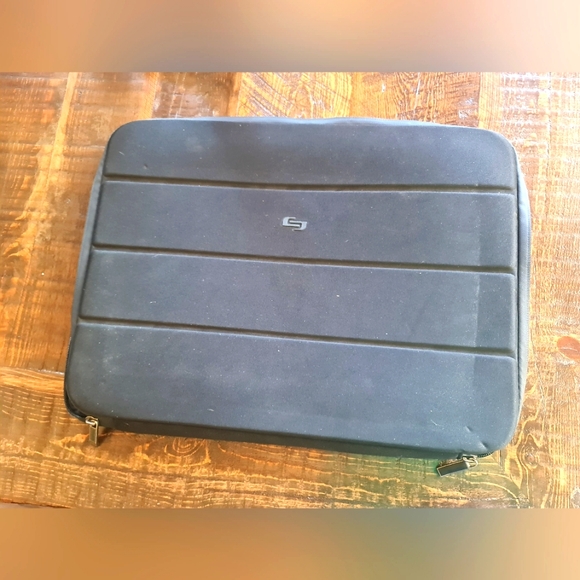 Solo Cushioned Laptop Sleeve with Logo 3/4 Zipper Gray EUC - Picture 1 of 6